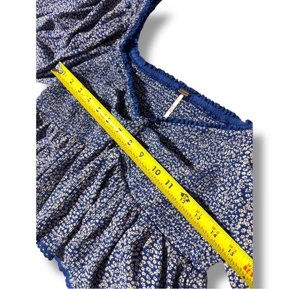 Free People Cropped Sweatheart Neckline V-neck 3/4 Sleeve Blue Floral Blouse - Picture 11 of 16